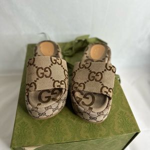 Size 37 Gucci platform sandals